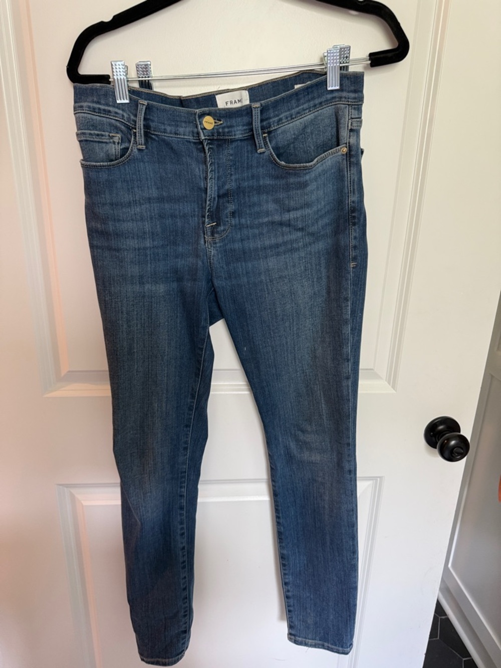 Frame Denim Skinny Jeans in Medium Blue Wash
